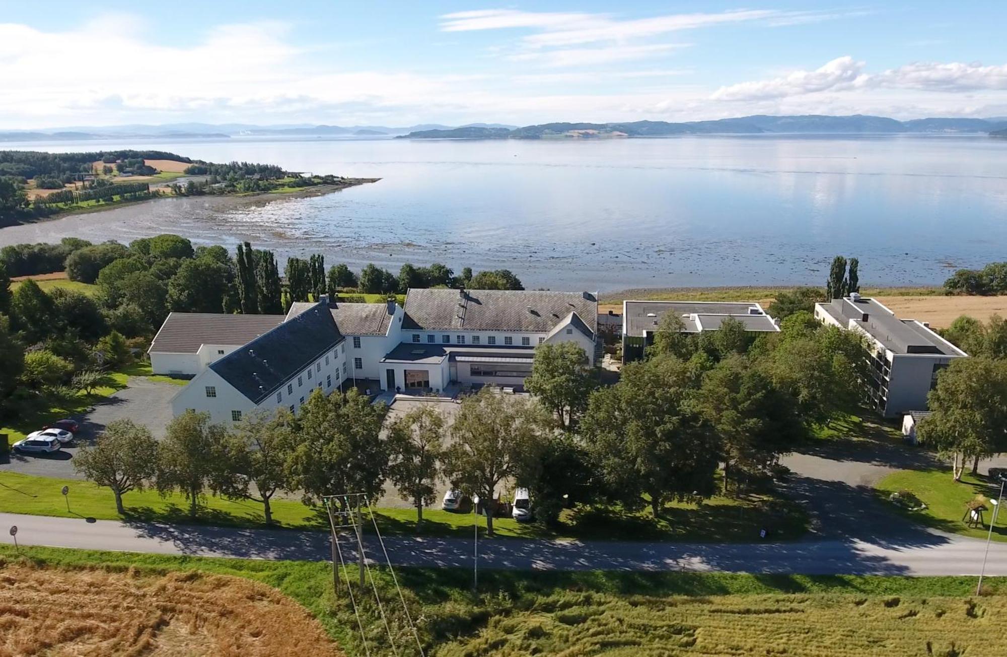 Sund Sommerhotell, Inderoy Straumen  Екстер'єр фото